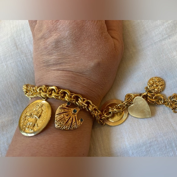 JBK Jacqueline Kennedy Charm Bracelet - Picture 15 of 16